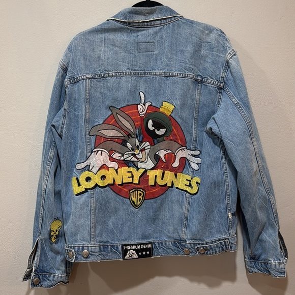 Zara Woman Looney Tunes Distressed Denim Oversized Jean Jacket size medium - Picture 5 of 9